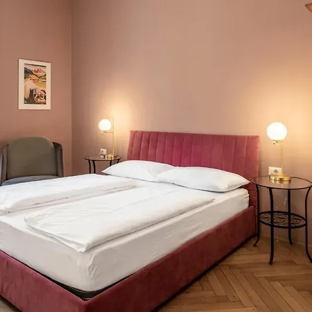 Cooper L Laurenz Apartment Bozen