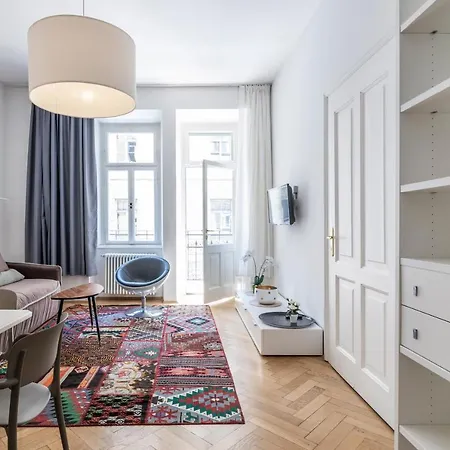 Cooper L Laurenz Apartment *