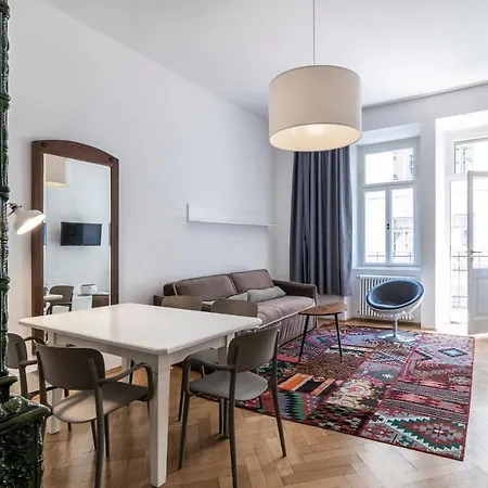 Cooper L Laurenz Apartment