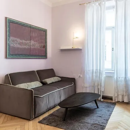 Cooper L Laurenz Apartment Bolzano