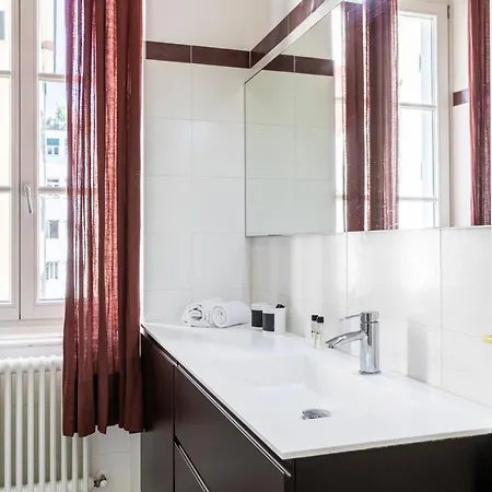 Cooper L Laurenz Apartment *